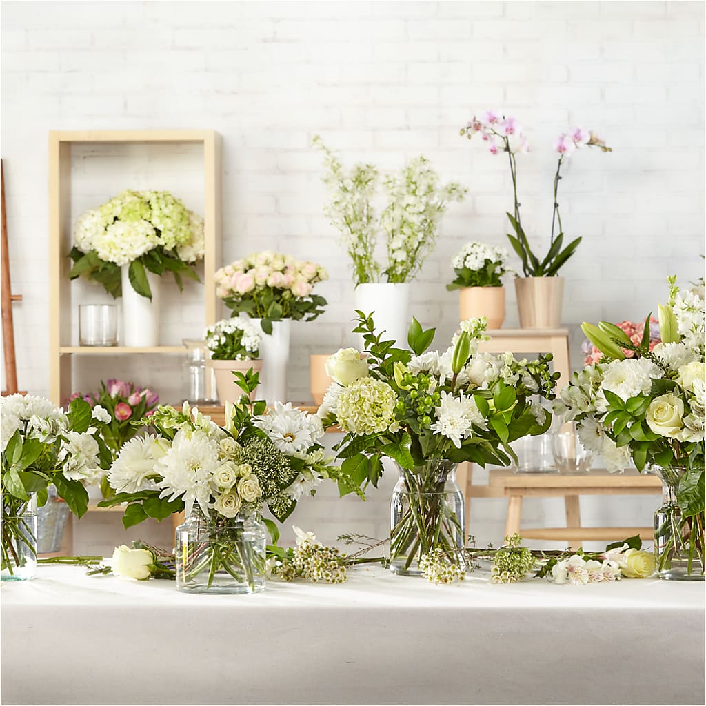 Classic Ivory – A Florist Original – TOWN CENTER FLORIST & GIFTS INC, Orlando FL