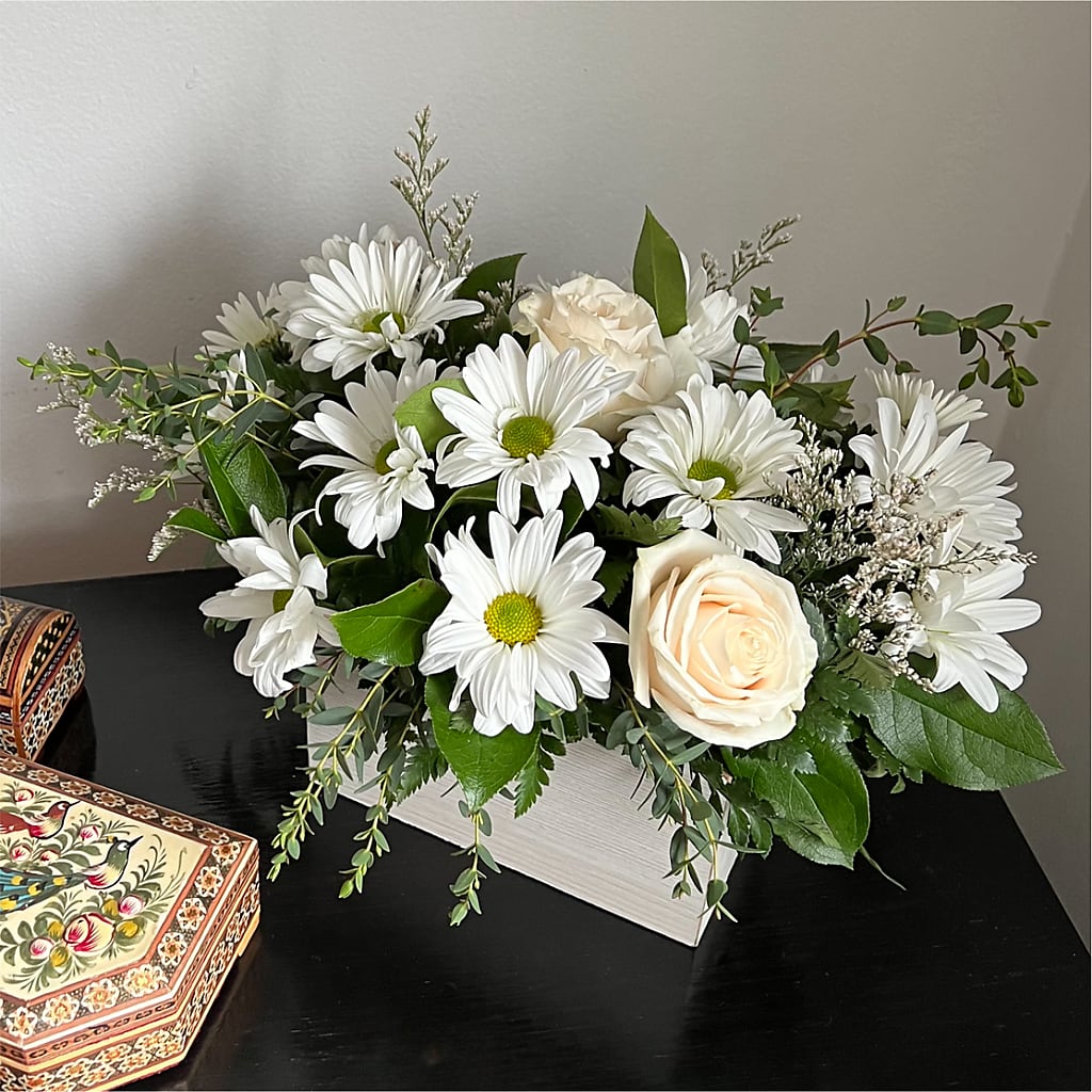 Fresh Linen Box Bouquet – TOWN CENTER FLORIST & GIFTS INC, Orlando FL