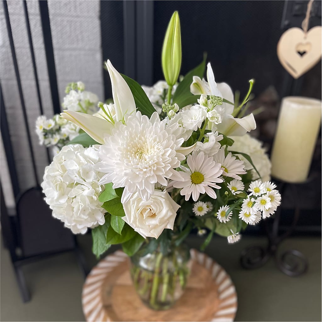 Classic Ivory – A Florist Original – TOWN CENTER FLORIST & GIFTS INC, Orlando FL