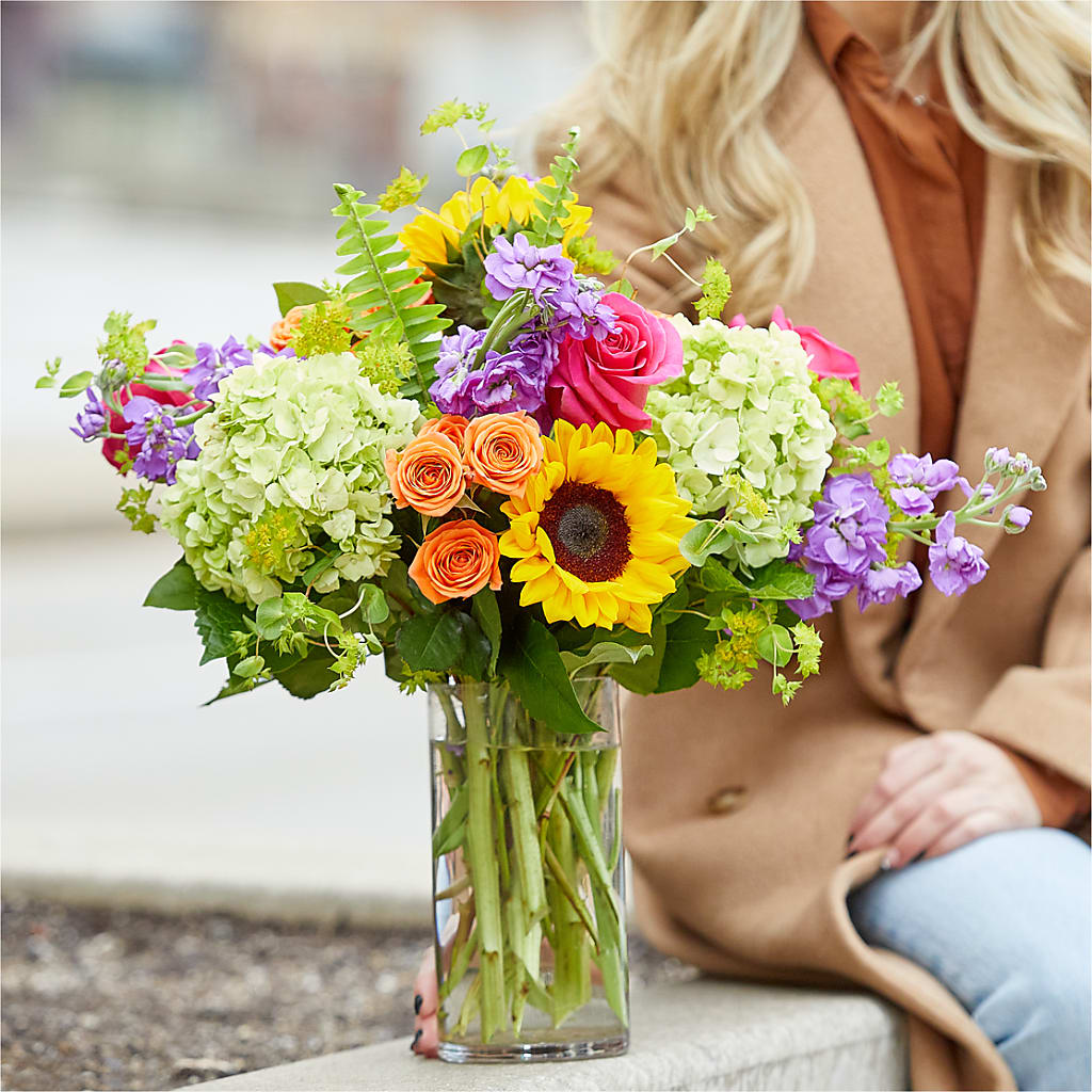 Vibrant Greetings Bouquet – TOWN CENTER FLORIST & GIFTS INC, Orlando FL